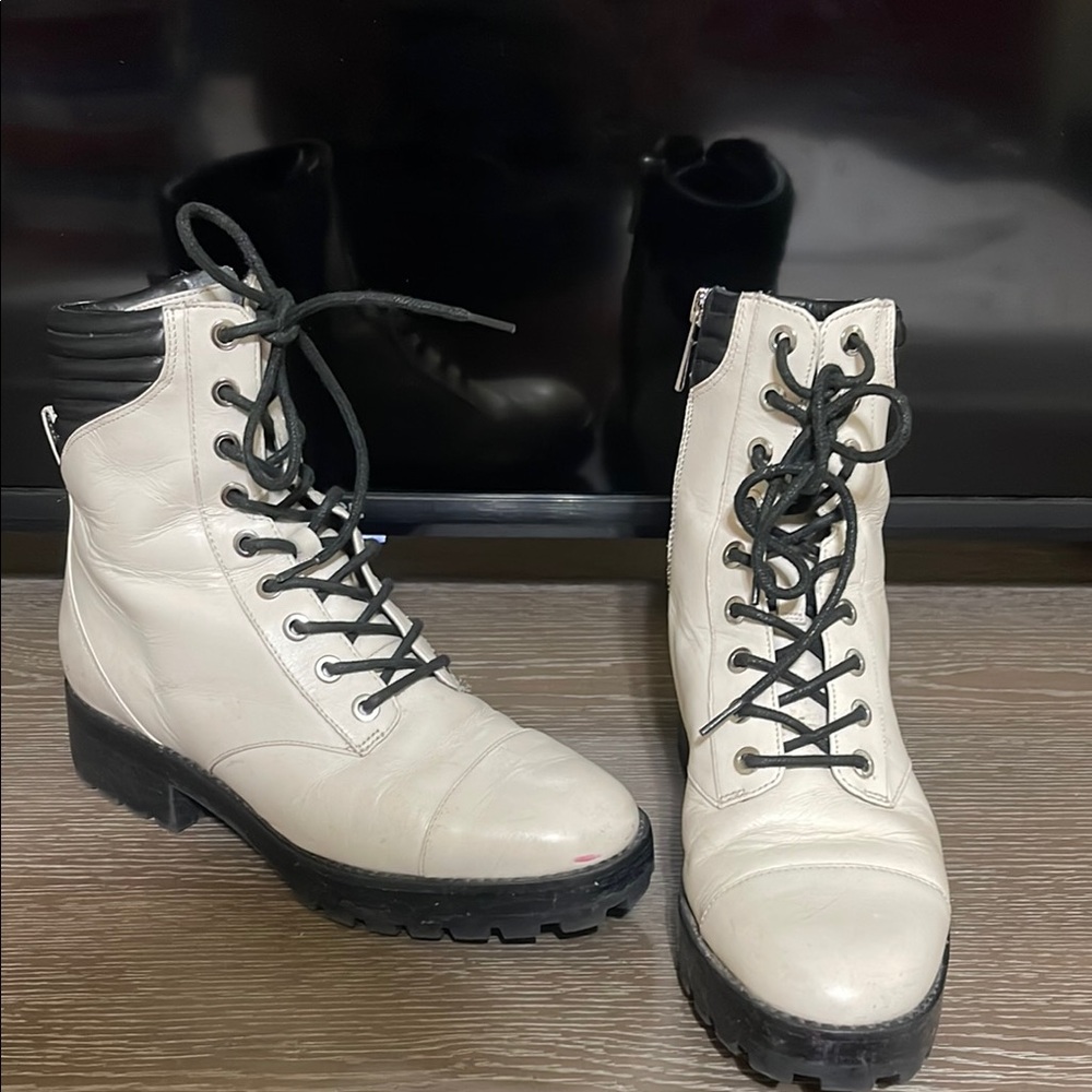 Women's Michael kors White Lace-Up Boots Size 7m